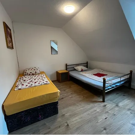 Apartment 4-zimmer Mit Balkon *